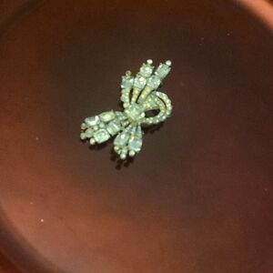 Elegant Silver Bow Brooch